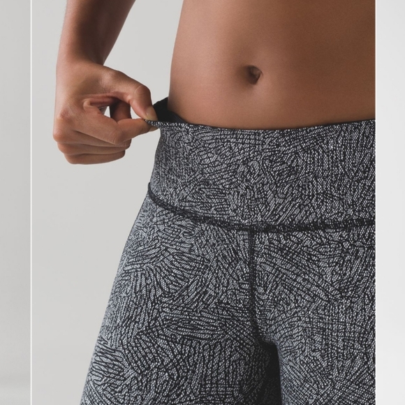 NWOT Lululemon Pace Rival Crop, 6, Line Up White/Black, matching bra listed - Picture 3 of 14